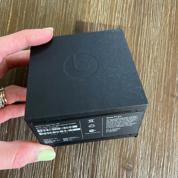 Beats Fit Pro Ear Buds - Picture 5 of 7